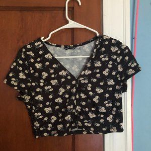 CUTE FLORAL BUTTON-UP CROP TOP